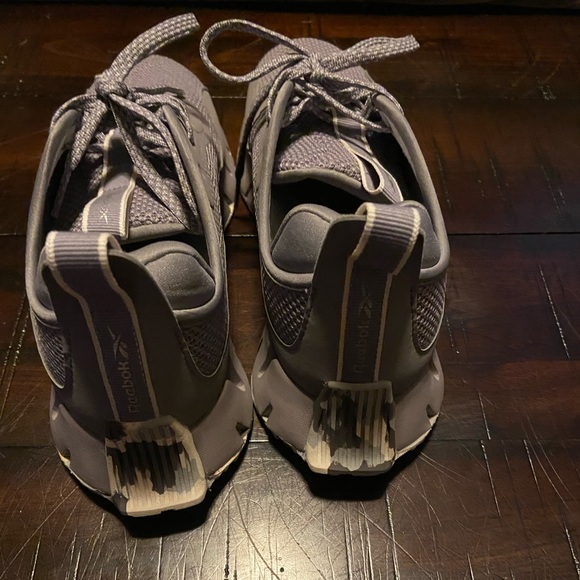 Women’s Reebok shoes size 7 - Picture 2 of 4